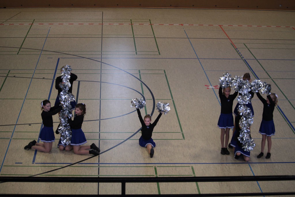 Twirling Cheerleader Revue Junioren