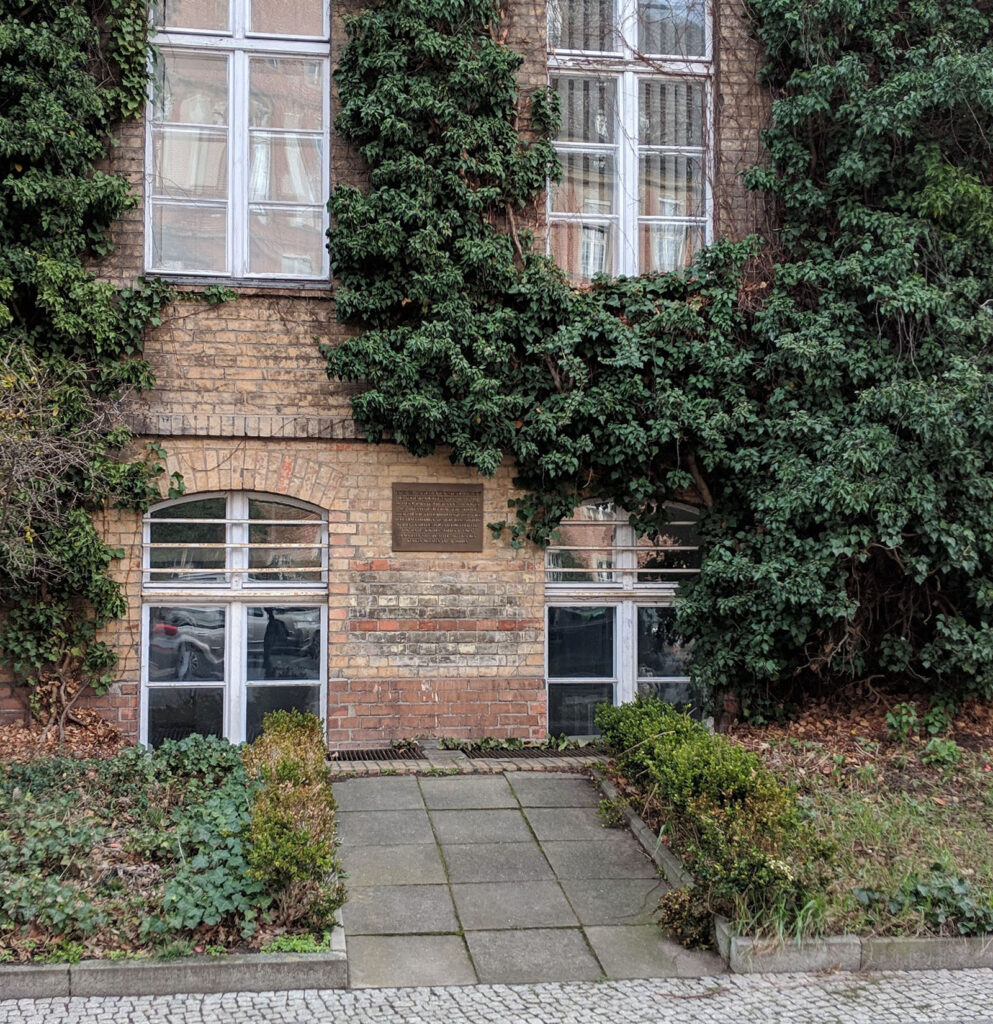 Gedenktafel an der ehemaligen Klinik Wiesengrund