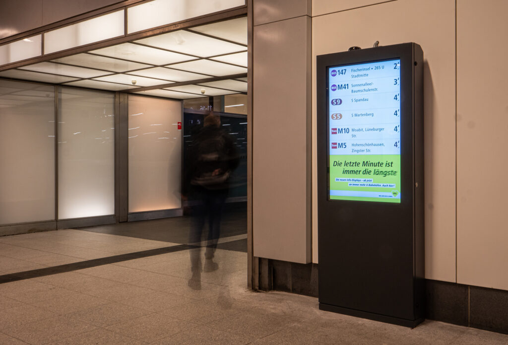 Ein Prototyp des neuen Informationssystems ist seit Mitte Oktober 2020 auf dem U-Bahnhof Friedrichstraße in Betrieb. Bild: BVG/Christopher Land