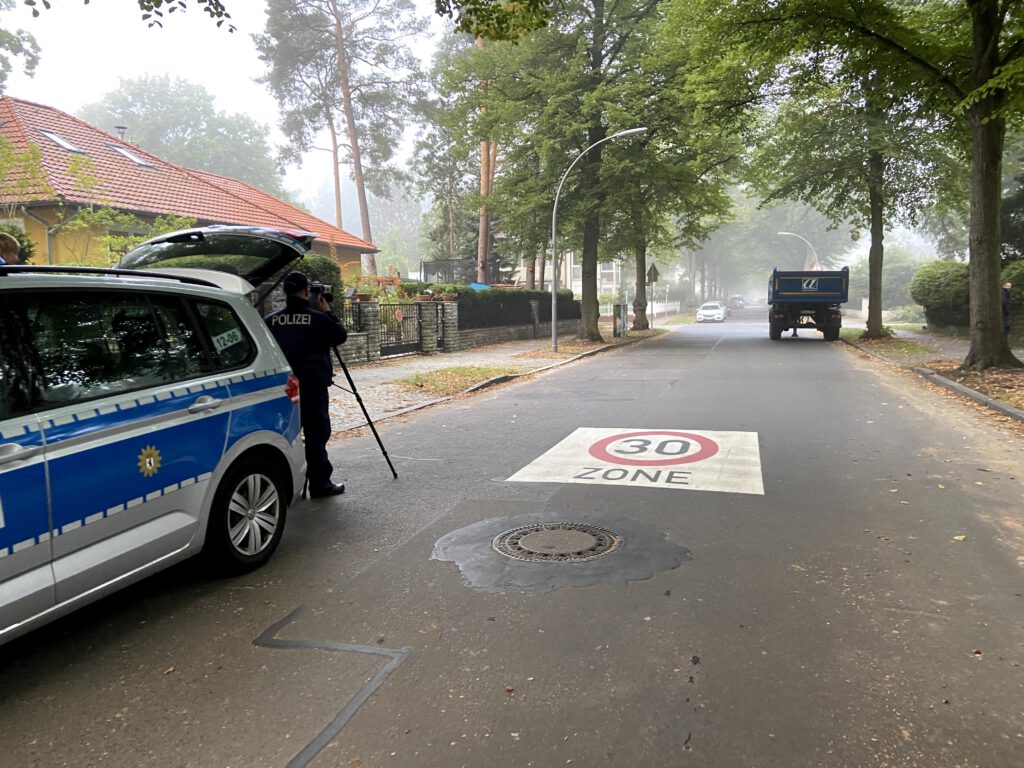 Eine Geschwindigkeitskontrolle der Polizei in Reinickendorf.