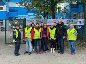 Gruppenbild anlässlich der Aktionswochen "Zu Fuss zur Schule"