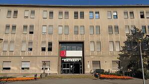 Der Neubau des Reinickendorfer Rathauses, in dem sich auch das Amt für Soziales befindet.