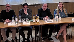 Der SPD-Abgeordnete Jörg Stroedter (2. v. r.) auf dem Podium bei dem von ihm organisierten Stadtteiltag am 18. März 2026. Bild: Oliver Glen