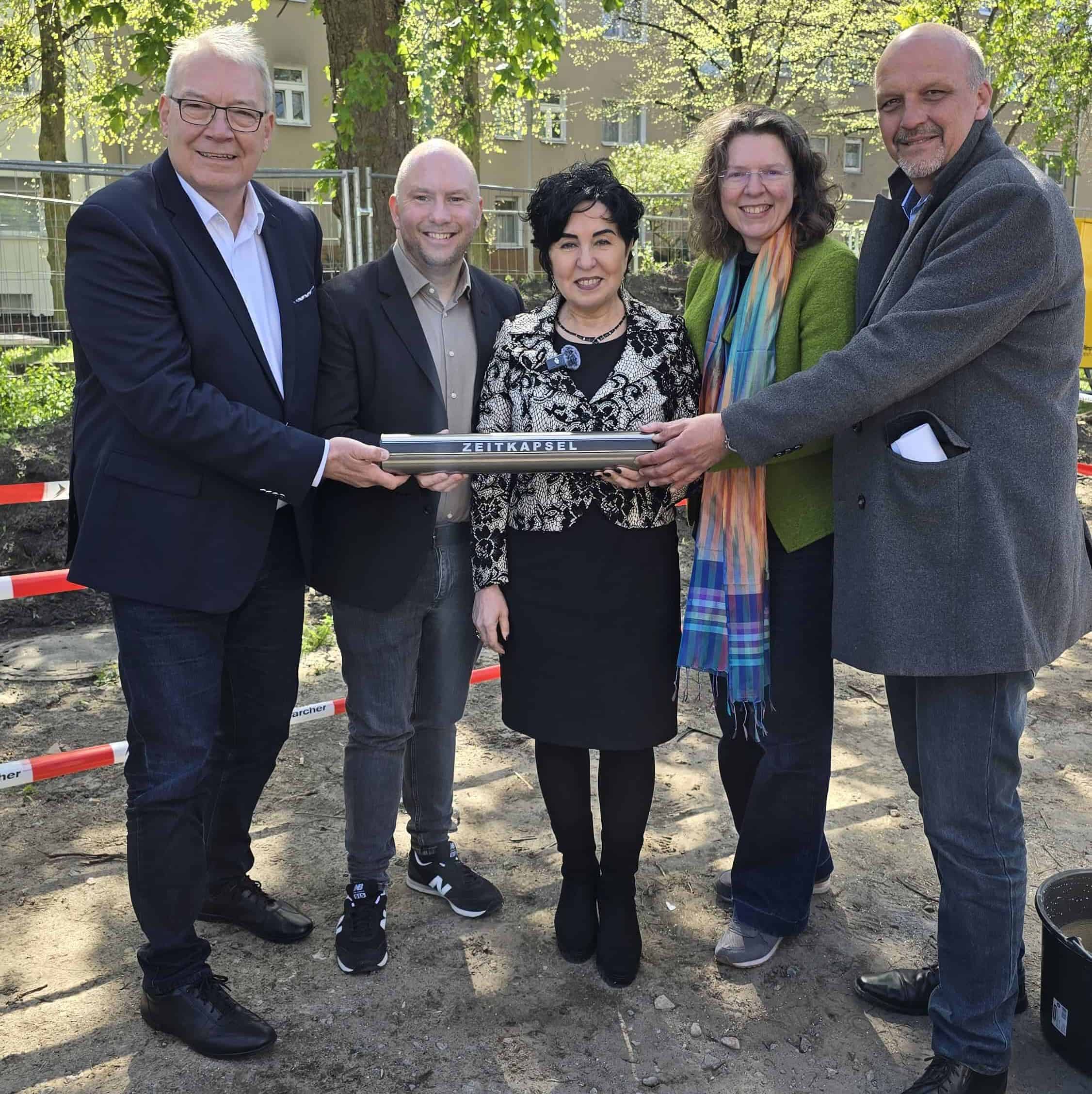 Grundsteinlegung für ein neues Jugend- und Stadtteilzentrum an der Auguste-Viktoria-Allee in Berlin am 23. April 2026. © BA Reinickendorf