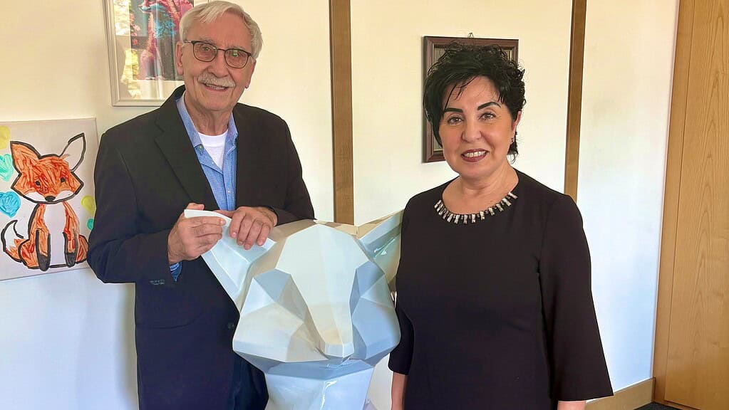 Bezirksbürgermeisterin Emine Demirbüken-Wegner mit Frank Zemke, Vorsitzender des Vereins „Deutsch-Französische Partnerschaften Berlin-Reinickendorf e.V.“ @ BA Reinickendorf