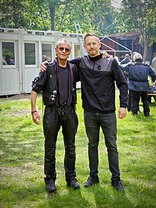 Motorradclub-Chef Fritz Helling (l.) und Bezirksverordneter Felix Schönebeck. Bild: MC Hermsdorf e.V.