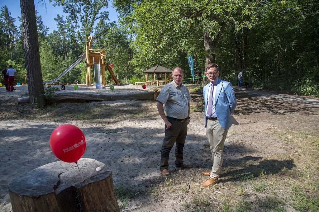 Andreas Kraus und Gunnar Heyne auf dem Waldspielplatz Rallenweg