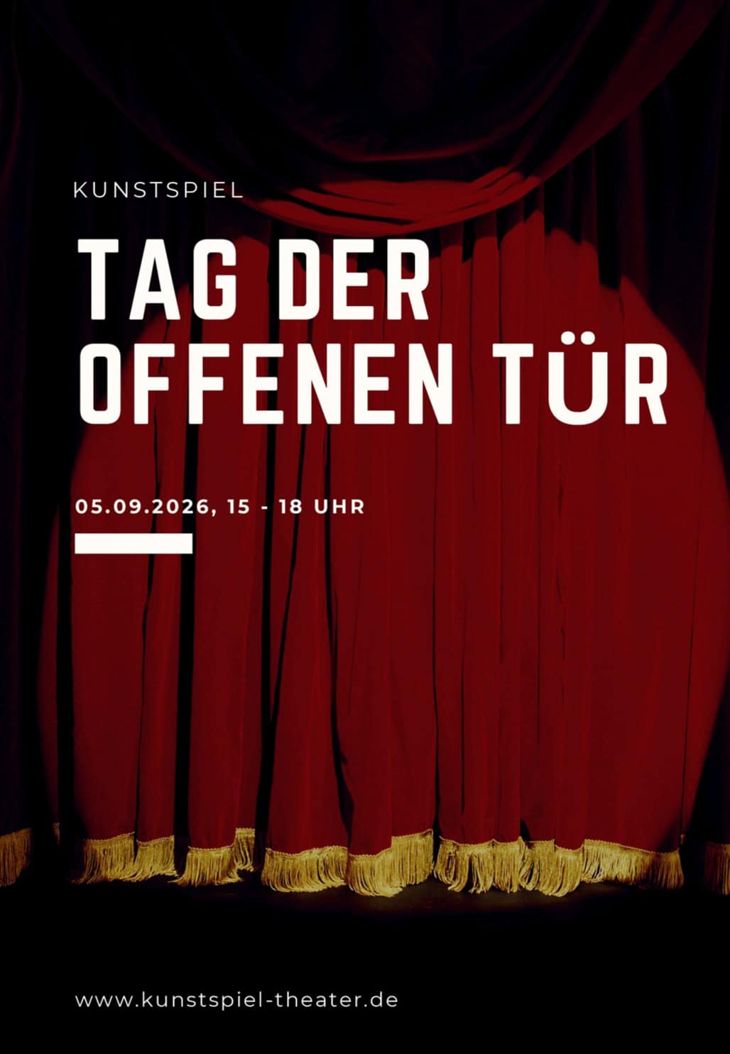 Plakat mit geschlossenem rotem Bühnenvorhang und dem Schriftzug Tag der offenen Tür