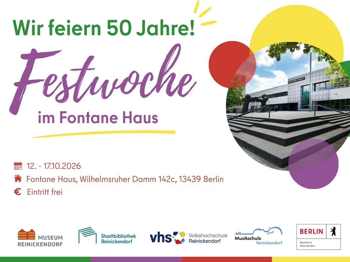 Plakat mit dem Schriftzug „Wir feiern 50 Jahre! Festwoche im Fontane Haus“ und einem Foto des Gebäudes